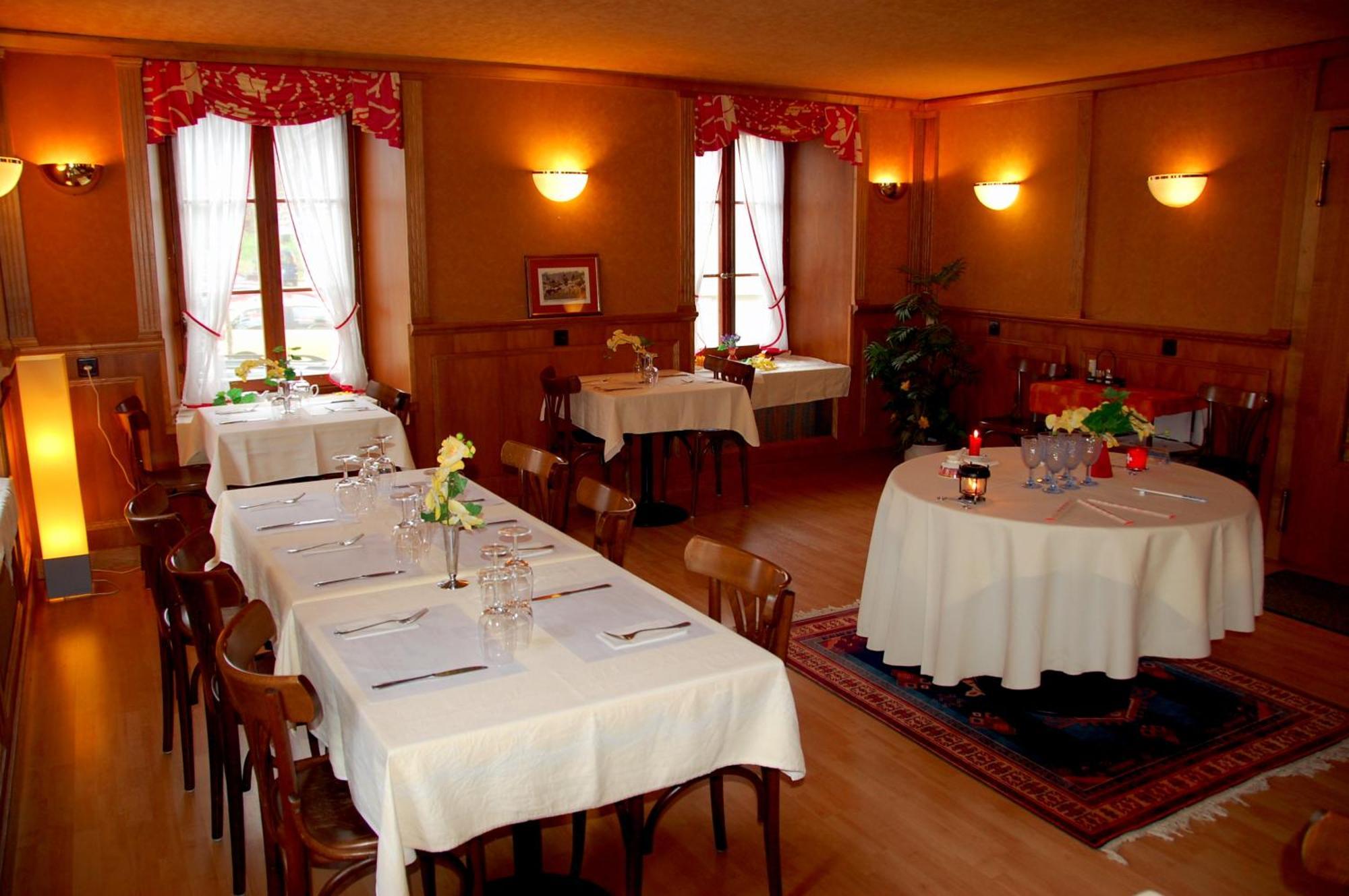 Hotel De L'Ours Vuiteboeuf Dış mekan fotoğraf