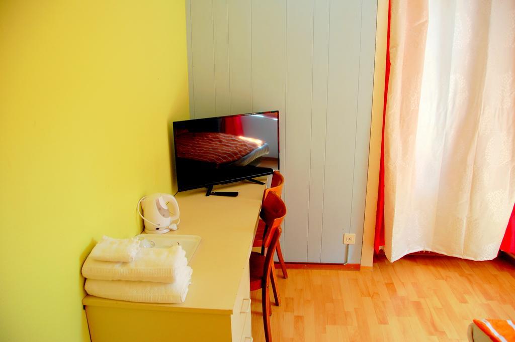Hotel De L'Ours Vuiteboeuf Dış mekan fotoğraf