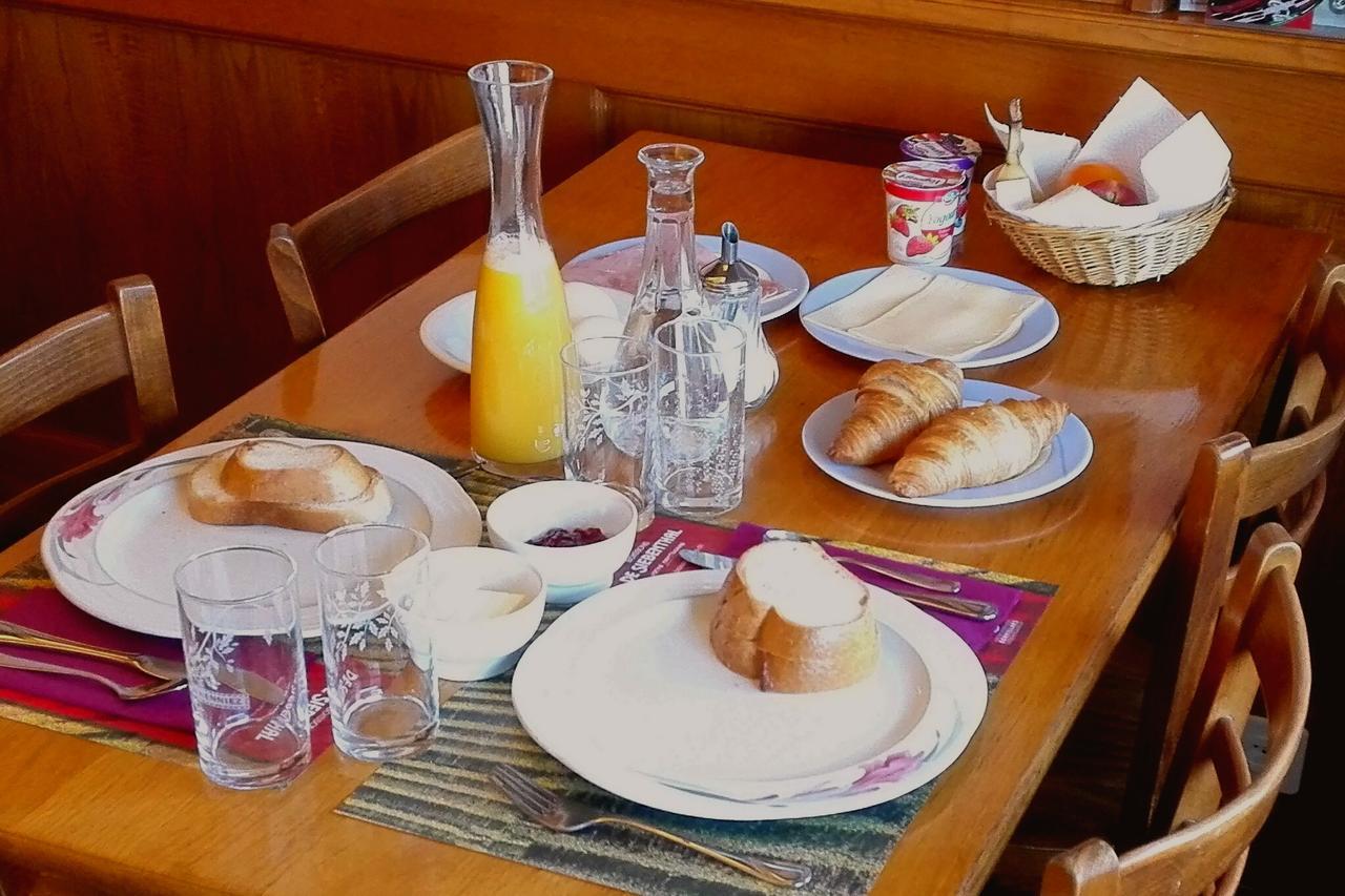 Hotel De L'Ours Vuiteboeuf Dış mekan fotoğraf