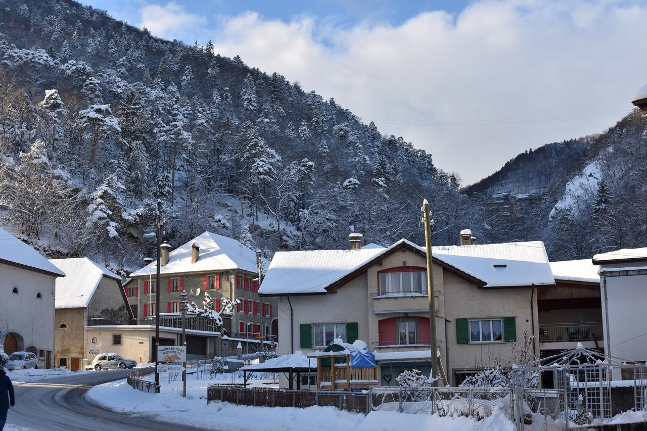 Hotel De L'Ours Vuiteboeuf Dış mekan fotoğraf